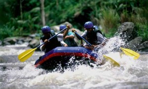 Manfaat olahraga arung jeram