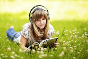 14 Manfaat Mendengarkan Musik Saat Belajar